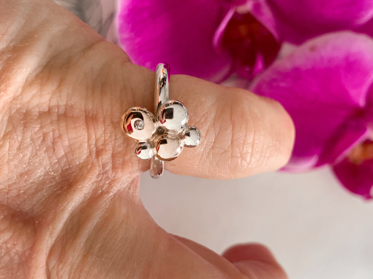 Globe ring