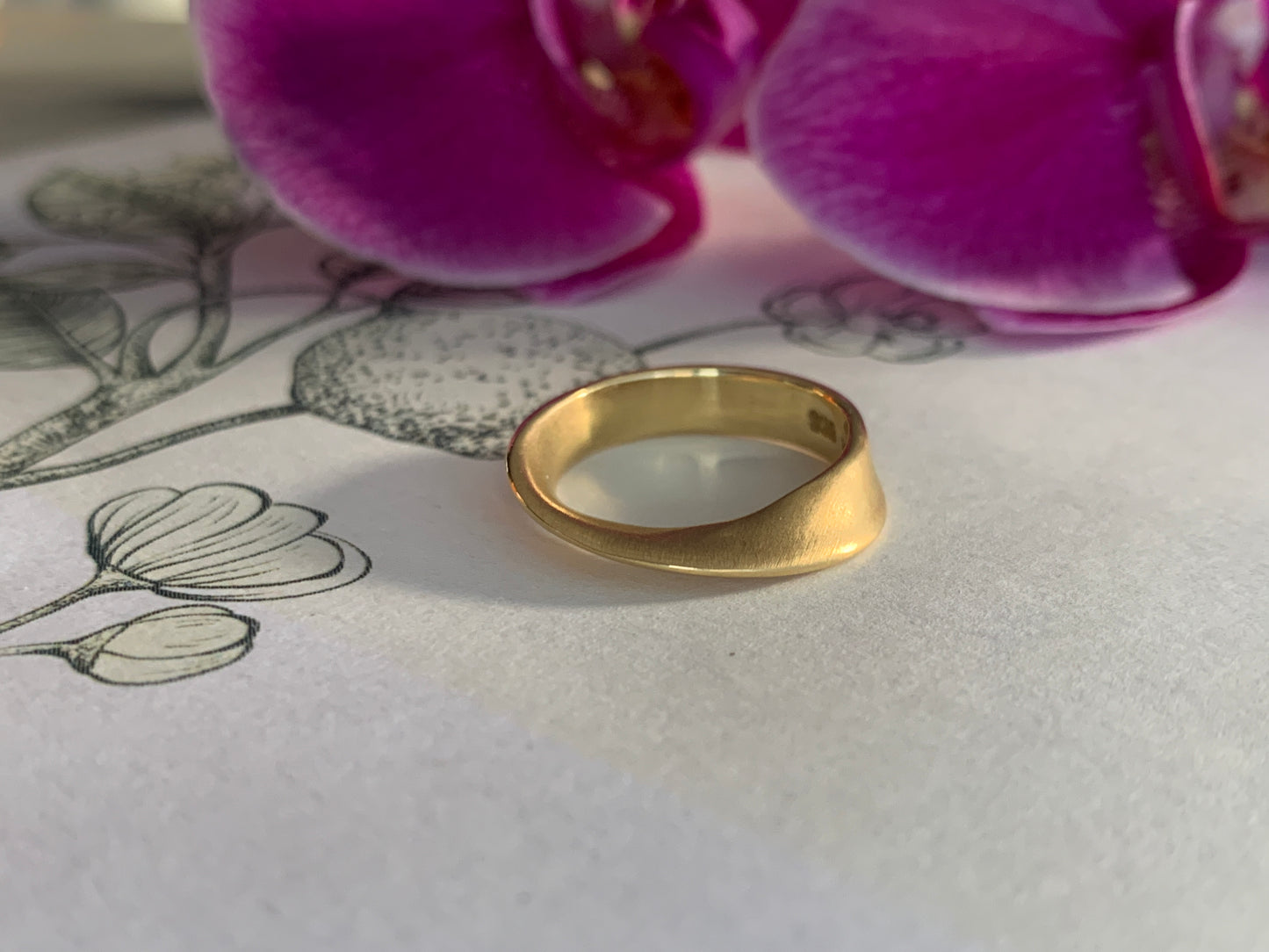 Gold twist ring