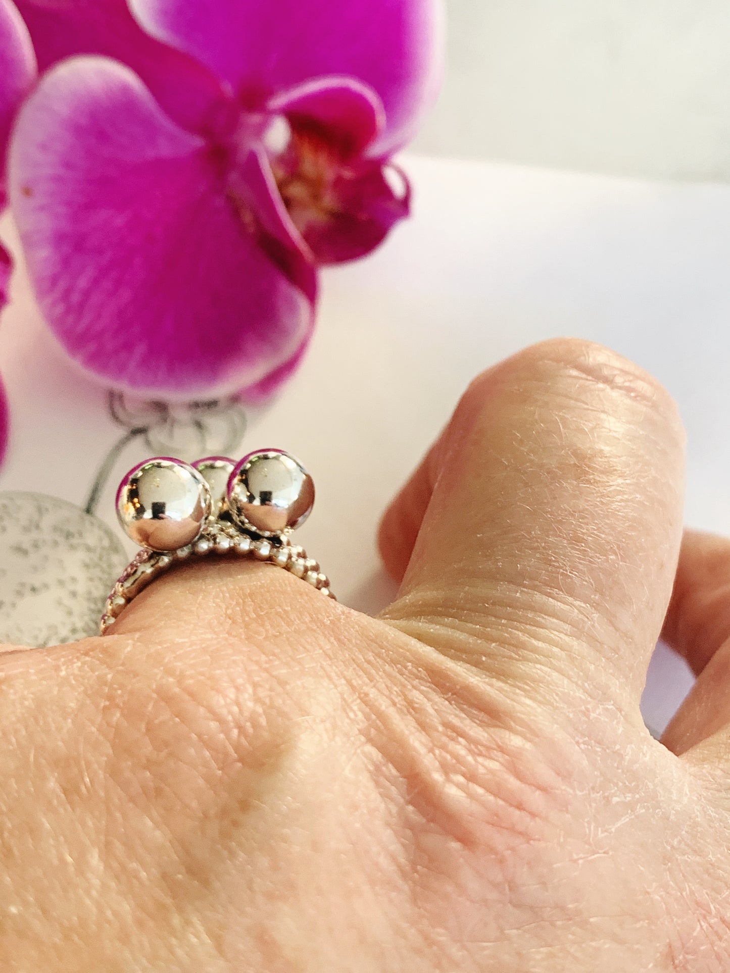 Stacking ball rings