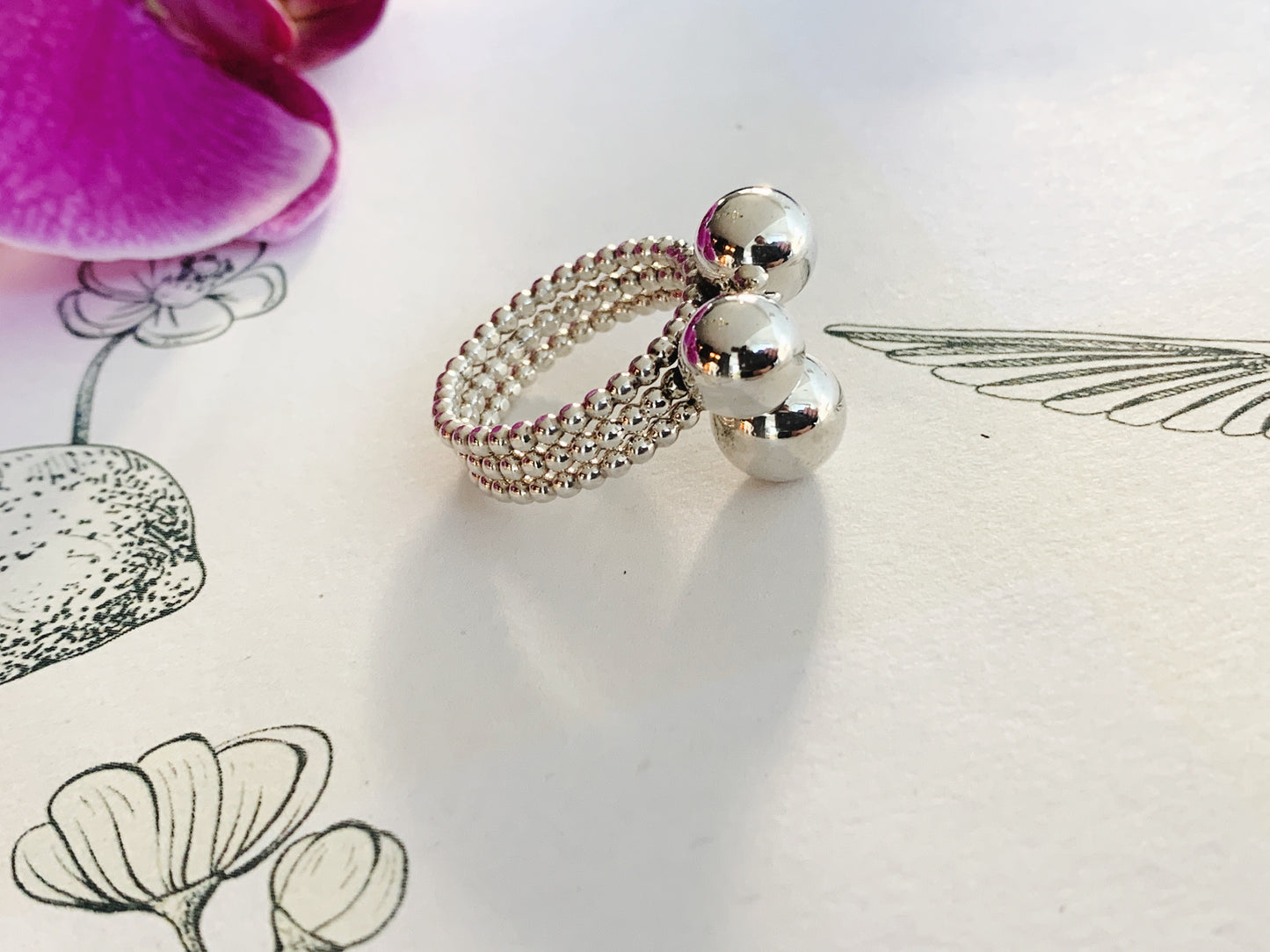 Stacking ball rings