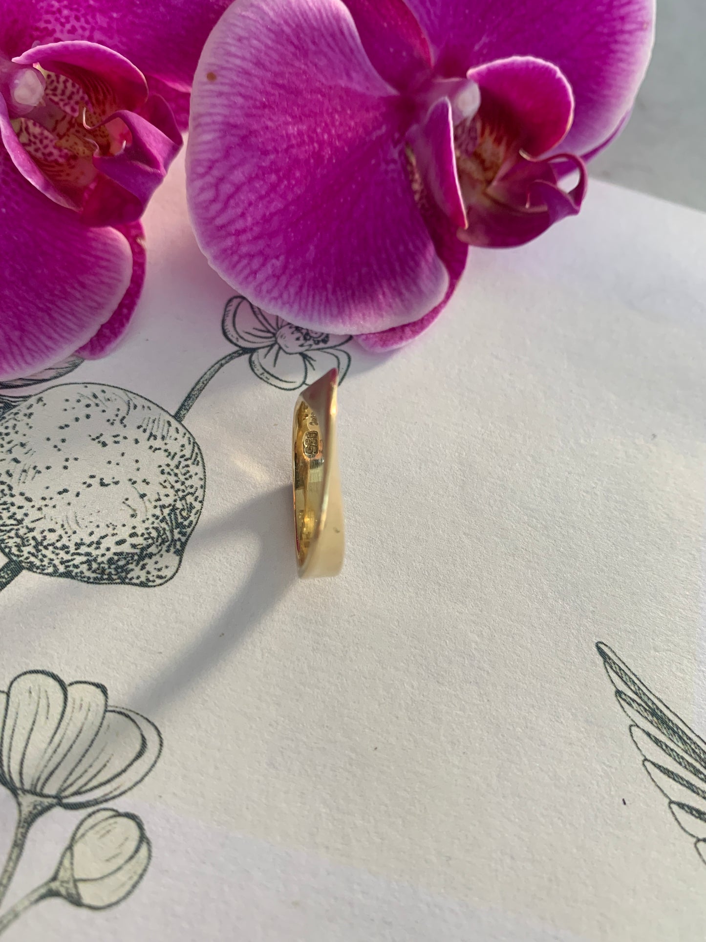 Gold twist ring
